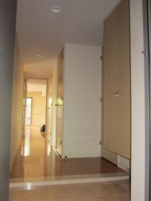 リビングを可動式の間仕切りで明るく広い空間に リビングを可動式の間仕切りで明るく広い空間に